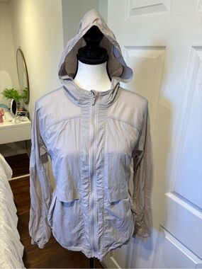 Lululemon Lightweight Hooded Packable Jacket Gray Size M
